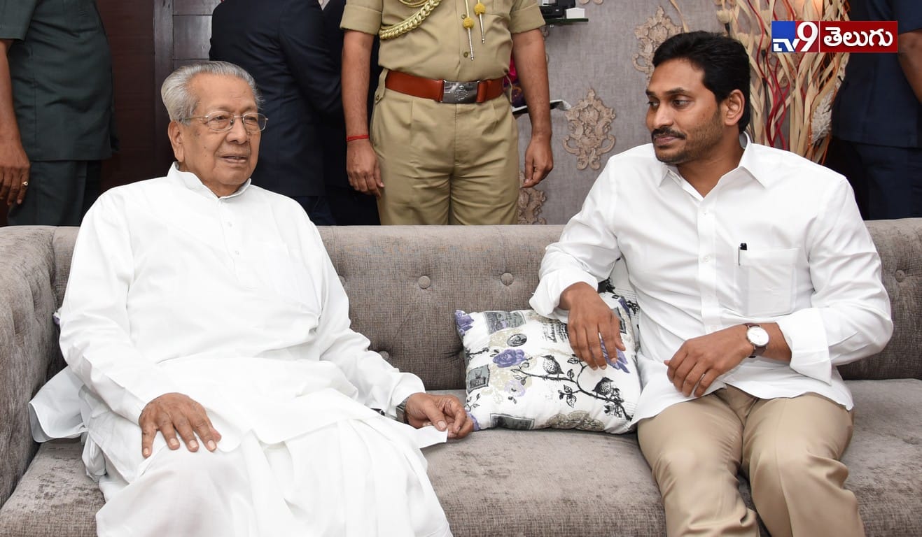 ఏపీ గవర్నర్ హరిచందన్‌తో సీఎం జగన్ భేటీ