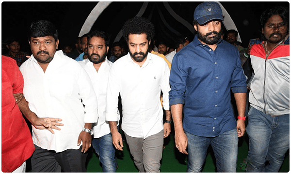 ఆయన ఇప్పటికీ జీవించే ఉన్నారు: ఎన్టీఆర్