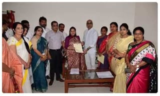 చికెన్‌ ప్రియులకు బంపర్ ఆఫర్‌ ప్రకటించిన సర్పంచ్