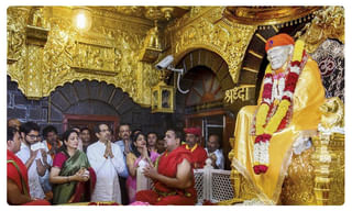 అనుష్కతో కొత్త భంగిమలు ట్రై చేయలేదా.? కోహ్లీపై రచయిత్రి బూతు ట్వీట్!