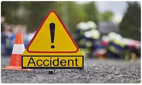 మహేశ్వరంలో ఘోర రోడ్డుప్రమాదం..ఇద్దరు మృతి