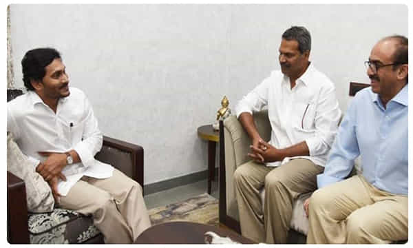 Tollywood: సీఎం జగన్తో తెలుగు నిర్మాతల భేటీ..ఎందుకంటే..!