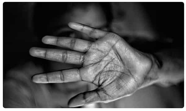 కామారెడ్డి జిల్లాలో దారుణం.. భార్యను చితకబాది, వివస్త్రను చేసి..