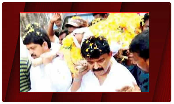 పవన్ కల్యాణ్ ఫ్యాన్స్ ప్రెసిడెంట్ మృతి.. పాడె మోసిన మంత్రి, మాజీ మంత్రి