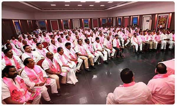 TRS MLAs for funds: టీఆర్ఎస్ ఎమ్మెల్యేల నిధుల వేట.. ఎందుకంటే?