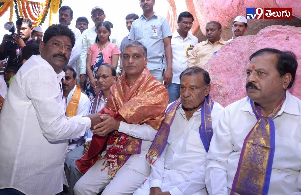 దుర్గ భవానీ ఆలయాన్ని సందర్శించిన మంత్రి హరీష్ రావు…