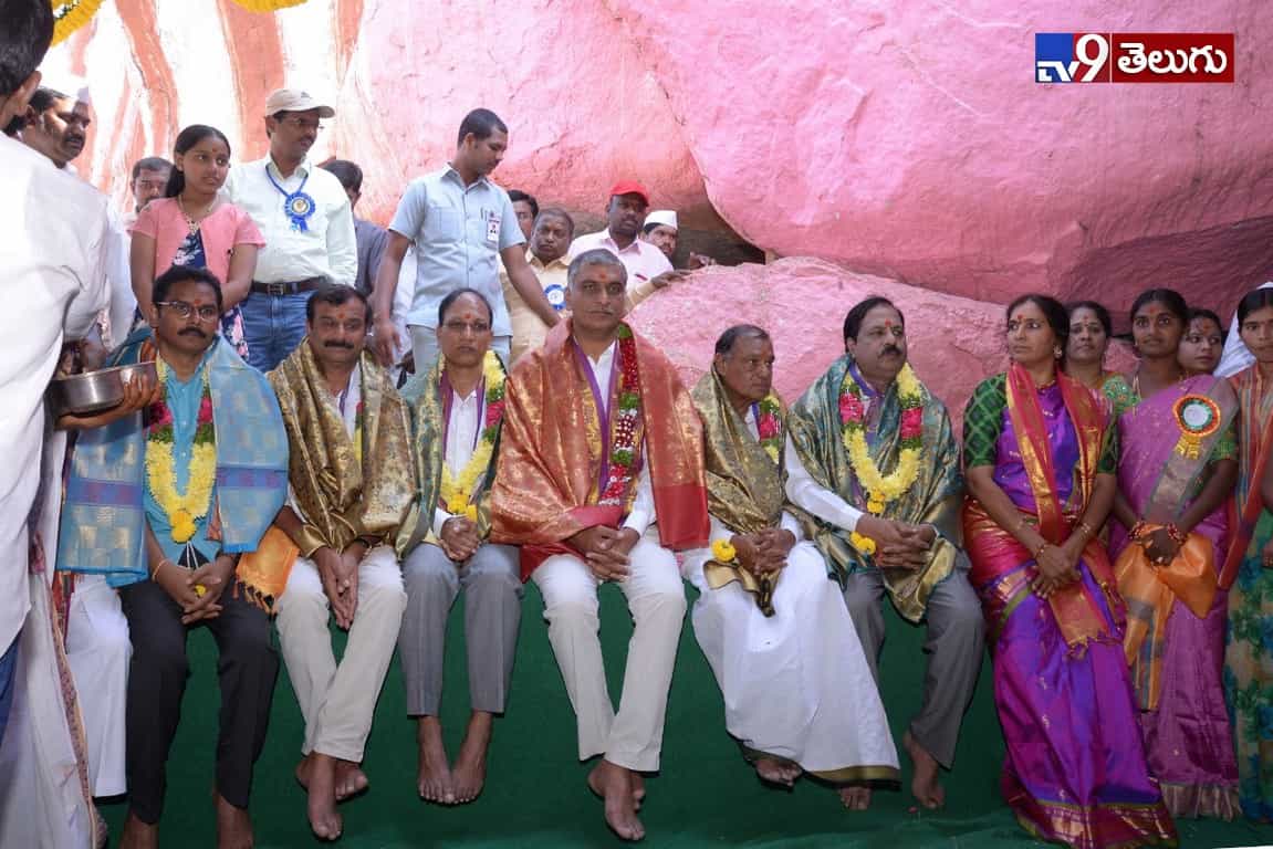 దుర్గ భవానీ ఆలయాన్ని సందర్శించిన మంత్రి హరీష్ రావు…