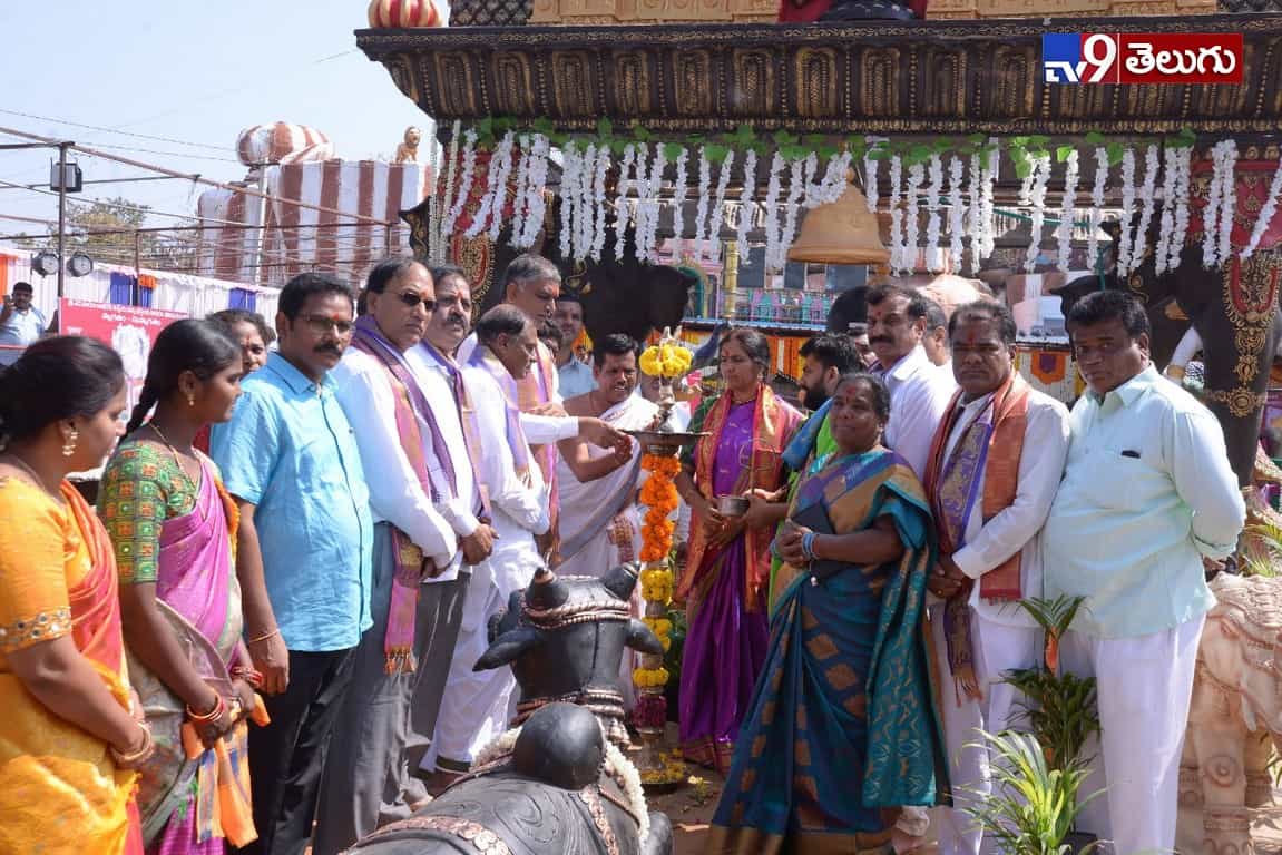 దుర్గ భవానీ ఆలయాన్ని సందర్శించిన మంత్రి హరీష్ రావు…