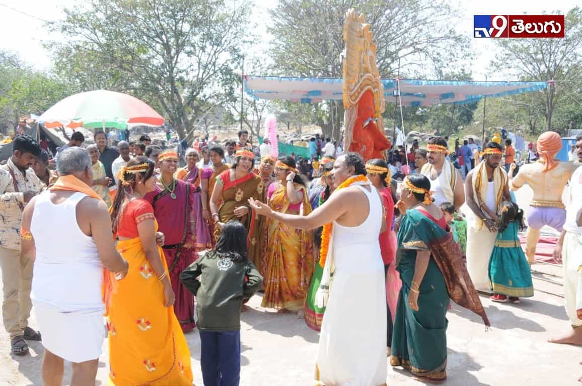 దుర్గ భవానీ ఆలయాన్ని సందర్శించిన మంత్రి హరీష్ రావు…