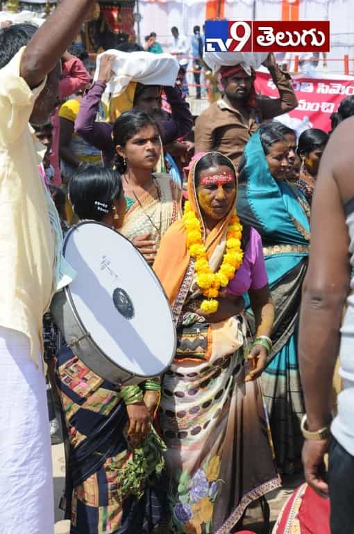 దుర్గ భవానీ ఆలయాన్ని సందర్శించిన మంత్రి హరీష్ రావు…