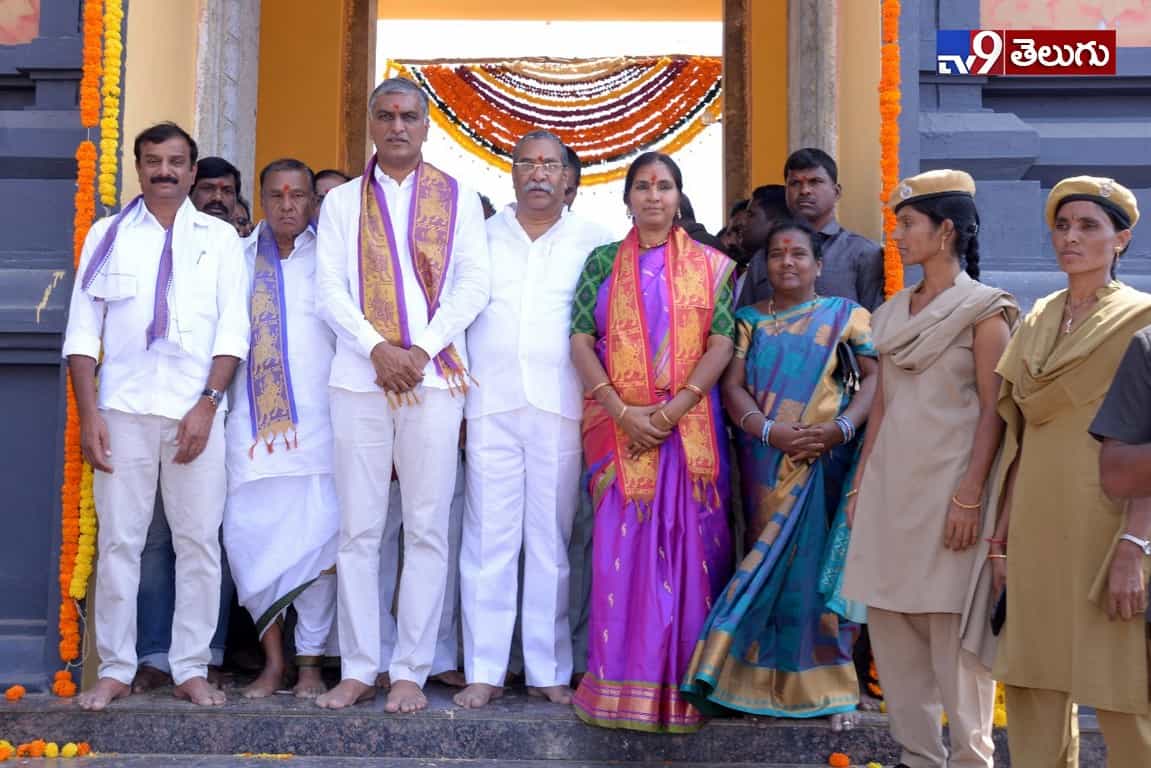 దుర్గ భవానీ ఆలయాన్ని సందర్శించిన మంత్రి హరీష్ రావు…