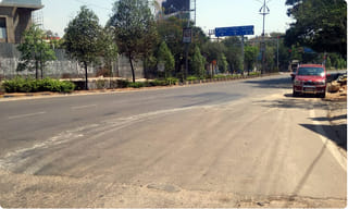 అడ్డంగా దొరికిన కాడికి దోచుకుంటోన్న లిక్కర్ వ్యాపారులు.. క్వార్టర్ @ 300