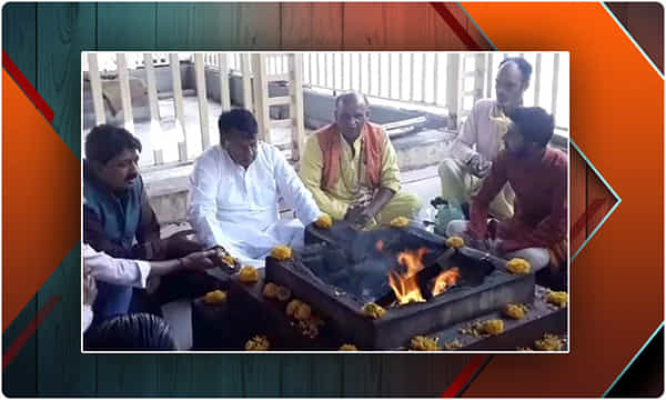 మధ్యప్రదేశ్ రాజకీయం.. బలపరీక్షలో విజయం కోసం యజ్ఞం