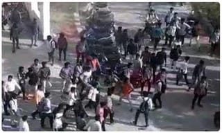 ప్రైవేట్ ట్రావెల్స్ బస్సులో మంటలు… చూస్తుండగానే