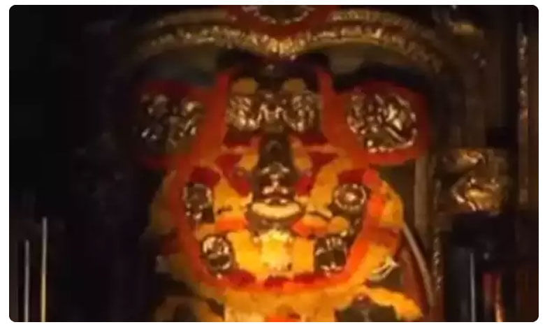 కమనీయ దృశ్యం...అరసవల్లి సూర్యభగవానుని తాకిన కిరణాలు