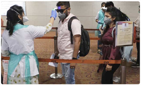 హైదరాబాద్ ఎయిర్ పోర్ట్లో కరోనా కలకలం