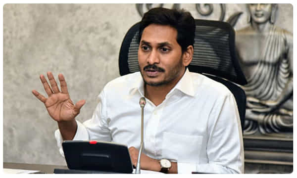 సీఎం కొత్త నిర్ణయం.. విలేజ్, వార్డు క్లీనిక్స్ ఏర్పాటు..