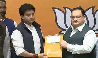 COVID 19: కరోనా ఎఫెక్ట్.. కేంద్రం సంచలన నిర్ణయం.. ఏప్రిల్ 15 వరకు వీసాలు రద్దు..