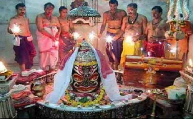 కరోనా ఎఫెక్ట్: ఉజ్జయిని మహాకాళి ఆలయం మూసివేత