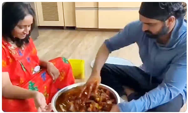 జనతా కర్ఫ్యూ: ఆవకాయ పచ్చడి కలుపుతున్న నాగశౌర్య