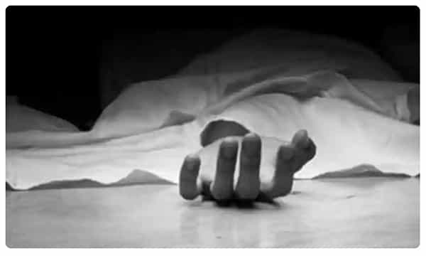 హైదరాబాద్లో విషాదం.. ఆర్థిక ఇబ్బందులతో టెకీ కుటుంబం ఆత్మహత్య..!