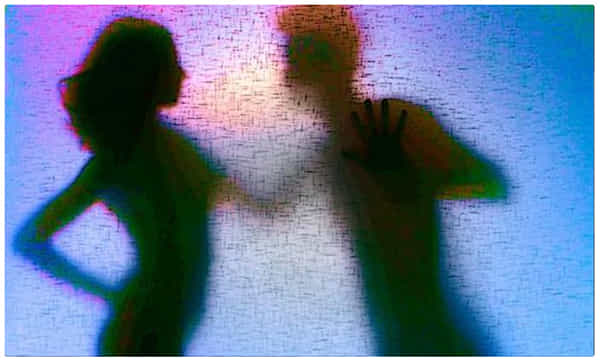 19 ఏళ్ల యువకుడితో.. 45 ఏళ్ల మహిళ పరార్