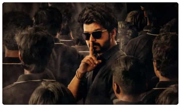 విజయ్ మాస్టర్ లుక్ నా ఫొటోషూట్ కాపీ.. బిగ్బాస్ బ్యూటీ ఆరోపణలు..!