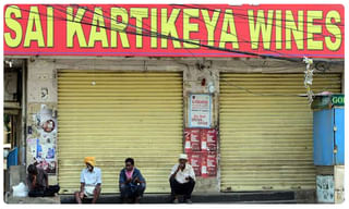 కేసీఆర్ గురించి ‘బాహుబలి’ నిర్మాత ట్వీట్.. కేటీఆర్‌ సమాధానం