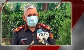 లిక్క‌ర్ ప్రియుల‌కు కిక్కెక్కించే ట్వీట్స్ చేసిన వ‌ర్మ‌..