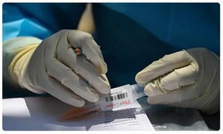 షాకింగ్ న్యూస్ః ఒక క‌రోనా పెషేంట్ ఎంత‌మందికి వైర‌స్‌ని అంటించ‌గ‌ల‌డంటే..?!