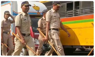 ‘సెలూన్లు లేవు.. అందుకే డాడీకి ట్రిమ్మింగ్’.. ఓ మంత్రి కుమారుడి సేవ !