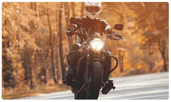 కరోనా లాక్డౌన్ వేళ.. ప్రాణం రక్షించడం కోసం.. పోలీస్ సాహసం..