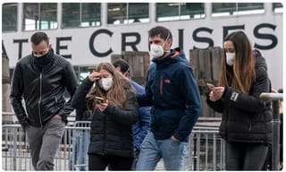 రాంచీ ఖాకీలు ఇది మీకు తగునా..?.. యువకుడిని కొట్టి.. అలా తాగిస్తారా..?