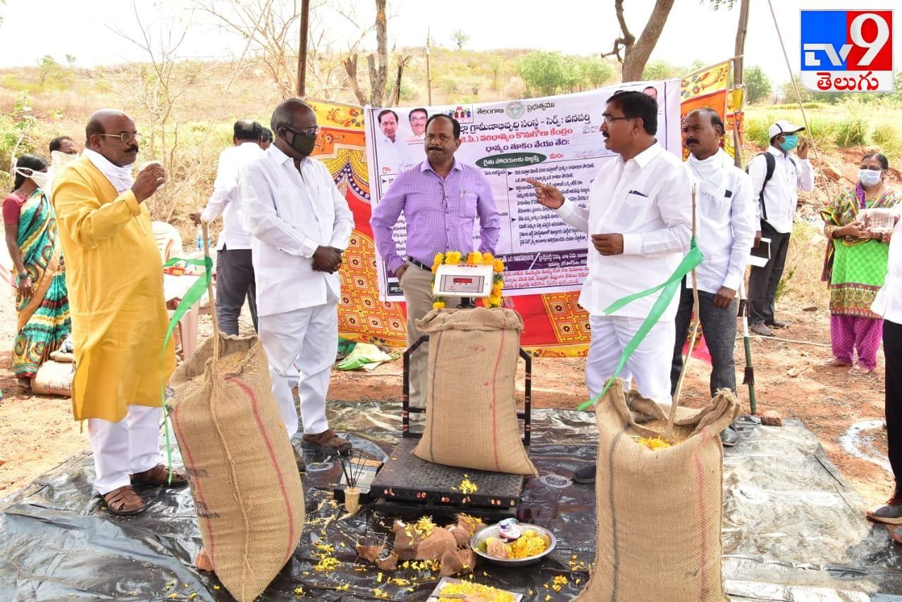 ధాన్యం కొనుగోలు కేంద్రాలను ప్రారంభించిన మంత్రి నిరంజన్ రెడ్డి