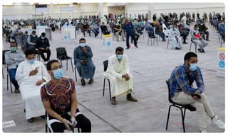 కరోనా సోకుతుందని కరెన్సీ నోట్లను కాల్చేశారు.. వీడియో వైరల్..