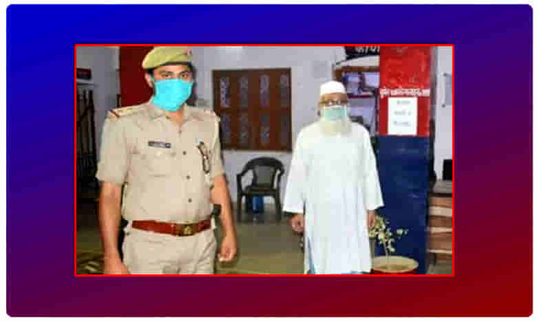 షాకింగ్.. మసీదుల్లో విదేశీయుల్ని దాచిన ప్రొఫెసర్.. ఒక్కర్ని కాదు.. ఇద్దర్ని కాదు.. ఏకంగా..