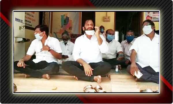 సామాజిక దూరానికి చెల్లు.. వైపీపీ ఎమ్మెల్యేపై కేసు