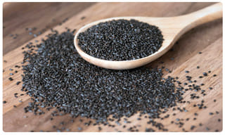 లాక్​డౌన్  ఎఫెక్ట్ : మాజీ ఎంపీకి హెయిర్ కట్ చేసిన‌  భార్య..