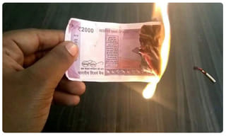 లాక్ డౌన్ నేపథ్యంలో.. కర్ఫ్యూ పాస్‌లు అడిగారని.. పోలీసు చేయి నరికేశారు..