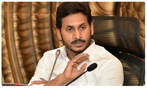ఎవ్వరూ పస్తులు ఉండొద్దు.. జగన్ కీలక ఆదేశాలు..!
