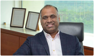 భార్యాపిల్ల‌ల కోసం కంసాలిగా మారిన సంపూ…