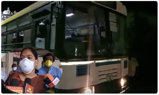 లాక్‌డౌన్ ఎఫెక్ట్ః ఆన్‌లైన్ పెళ్లి…మొబైల్‌కు తాళిక‌ట్టిన వ‌రుడు..