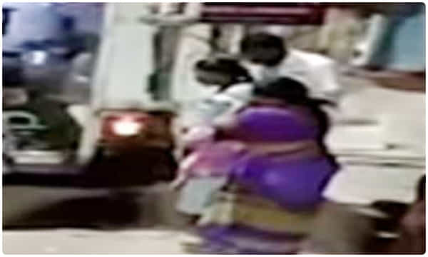 లాక్డౌన్: నడి రోడ్డుపైనే ప్రసవించిన మహిళ