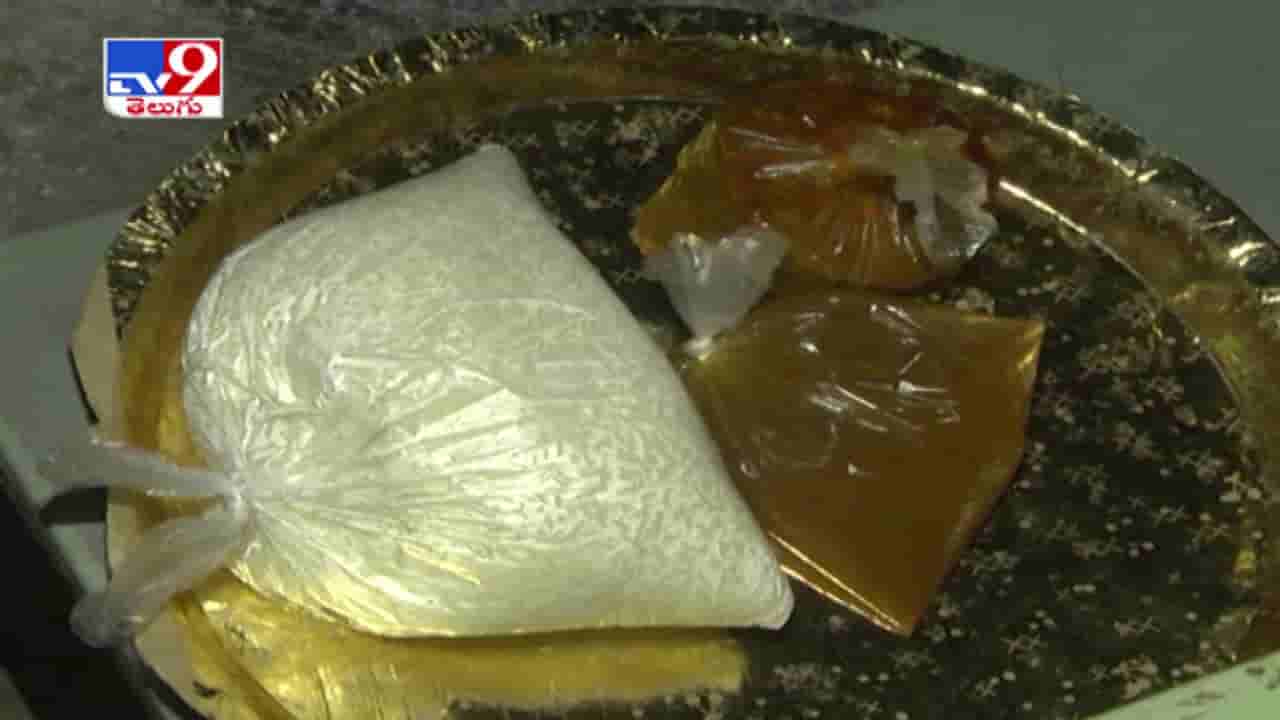 క్వారంటైన్ లో ఉన్న కూలీలకు మద్యం సరఫరా చేస్తున్న బంధువులు