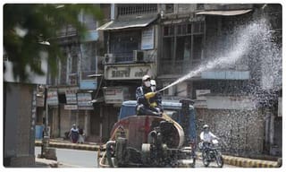 కోతి వేషాలంటే ఇవే.. లాక్‌డౌన్‌లో ఏటీఎంలోకి వెళ్లి ఏం చేసిందో చూడండి..!