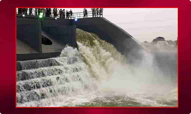 అక్కారం ఓపెన్ పంప్ హౌజ్ దాటిన గోదారమ్మ..