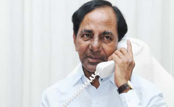 మర్కుక్ గ్రామ సర్పంచ్ కు సీఎం కేసీఆర్ ఫోన్