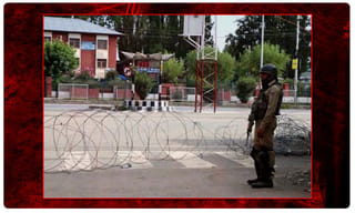 ఏపీ సరిహద్దుల్లో.. బారులు తీరిన తెలంగాణ మందుబాబులు..