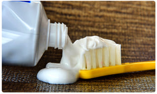 ఆవుకు మేత వేసి.. పేడ ఎత్తిన మెగా కోడలు..