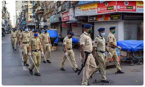 ఫంక్షన్హాల్ యజమానిపై కేసు